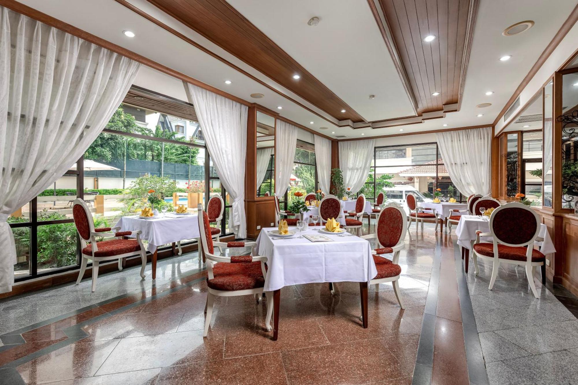 Oriental Palace होटल 3*